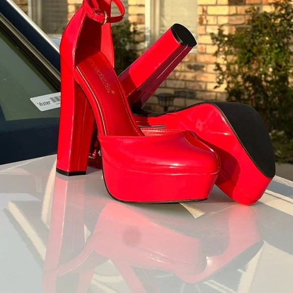 Shoe Dazzle Glossy Red Platform Heels - Picture 2 of 4